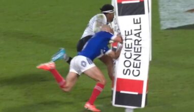 «Je vais faire les beaux jours des images insolites», sourit Maxime Lucu qui a heurté un poteau en voulant défendre