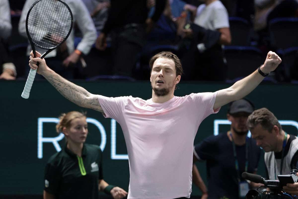 Rolex Paris Masters : Alexander Bublik continue