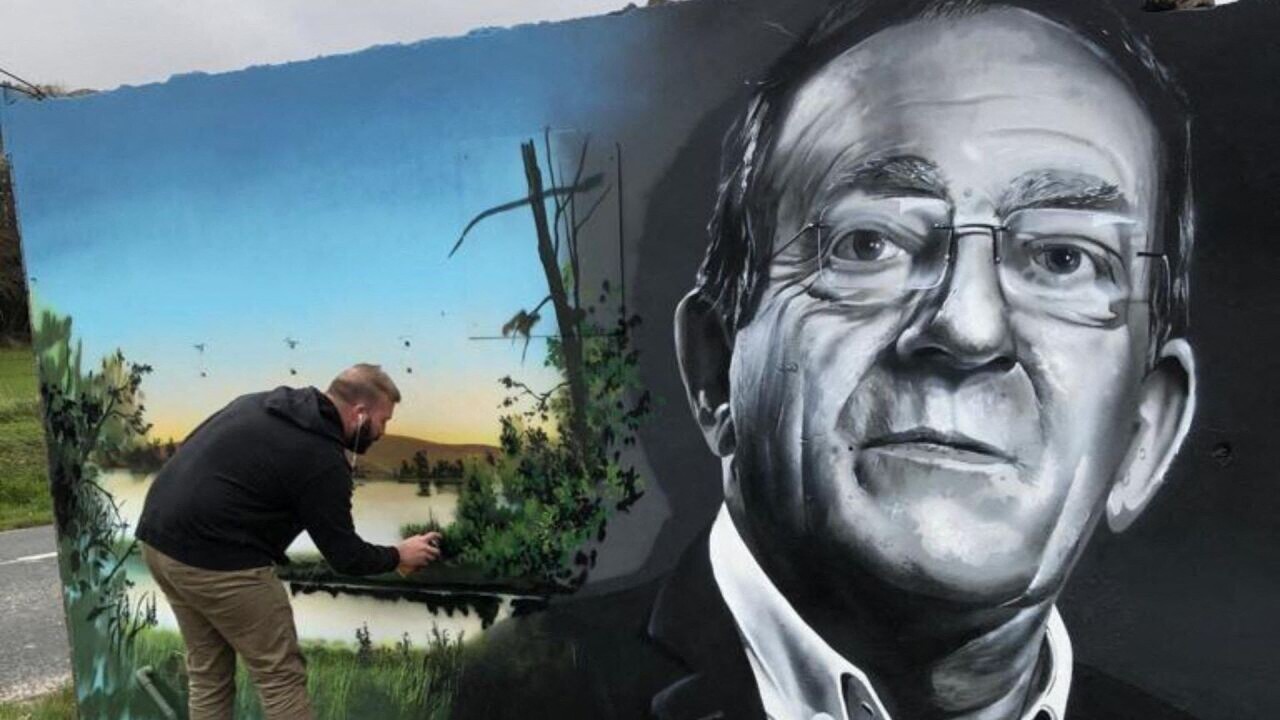 La fresque en hommage à Jean-Pierre Pernaut démolie pour revenir encore plus belle à Ponts-et-Marais