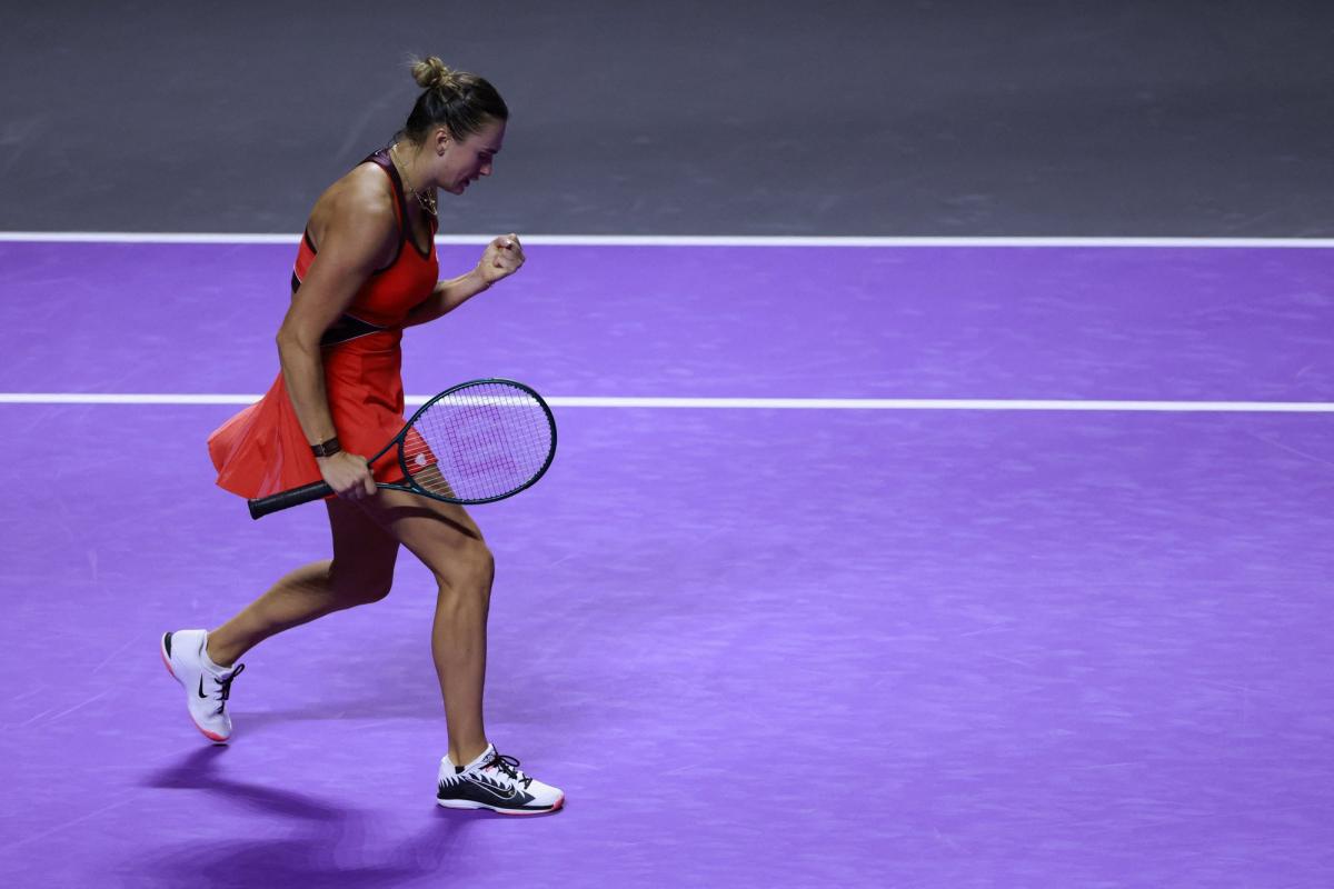 Aryna Sabalenka bat Amanda Anisimova et rejoint Elena Rybakina en finale des Finales WTA - L'Équipe