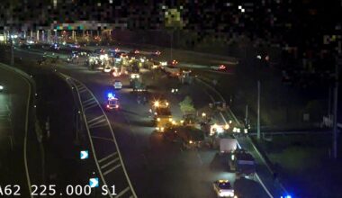 Toulouse. Les déchets déversés par les agriculteurs ont bloqué cette autoroute jusque tard dans la nuit