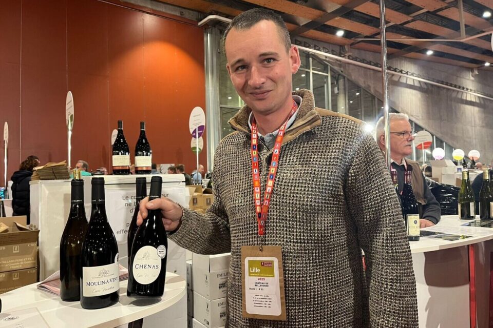 Michaël, qui travaille sur le domaine avec son père et son oncle pour faire du Beaujolais et du Bourgogne, reprend l'affaire. Il vient sur le salon depuis cinq ans et revoit des fidèles.