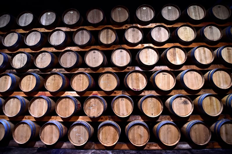 Dans ses outils, le vigneron dispose de nouvelles levures, sélectionnées sur des baies de raisin et permettant, en plus de transformer les sucres en alcool, de rapporter l'acidité perdue