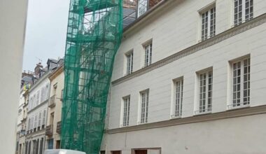 Une camionnette percute un échafaudage à Rouen sans faire (heureusement) de blessé