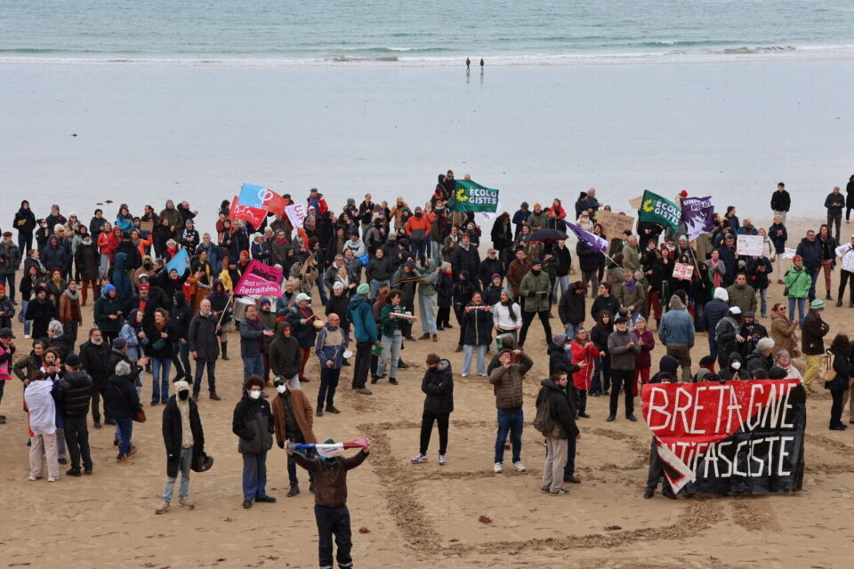 200 personnes ont manifesté contre la venue de Jordan Bardella.