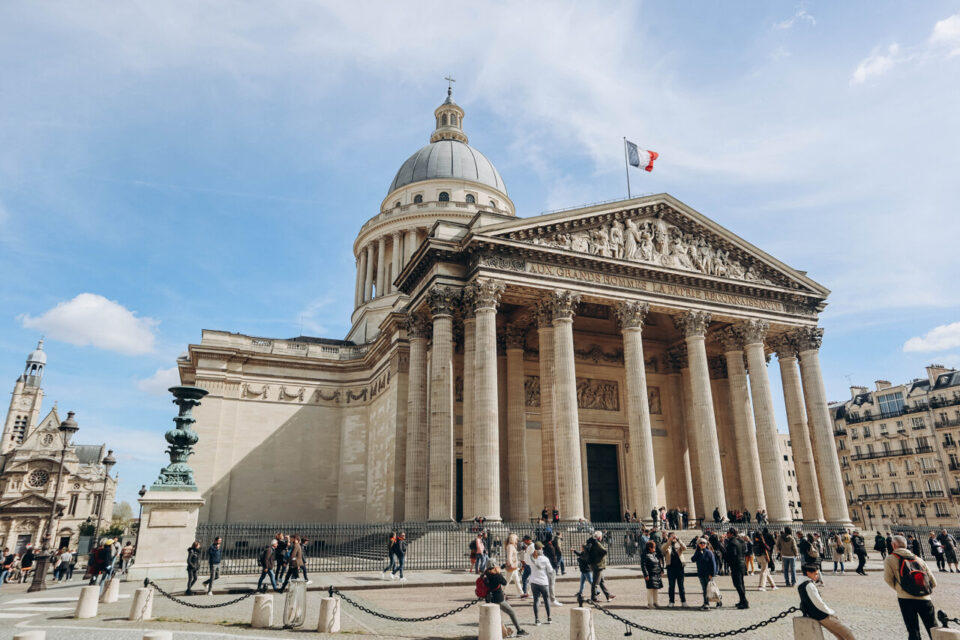 Le 1ᵉʳ juin 1885, le cortège funèbre, parti de l’Arc de triomphe, escortait Victor Hugo au Panthéon.