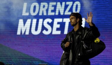 Lorenzo Musetti s'en sort face à Sebastian Korda et jouera sa place aux Finales ATP lors de la finale de l'ATP 250 d'Athènes contre Novak Djokovic - L'Équipe