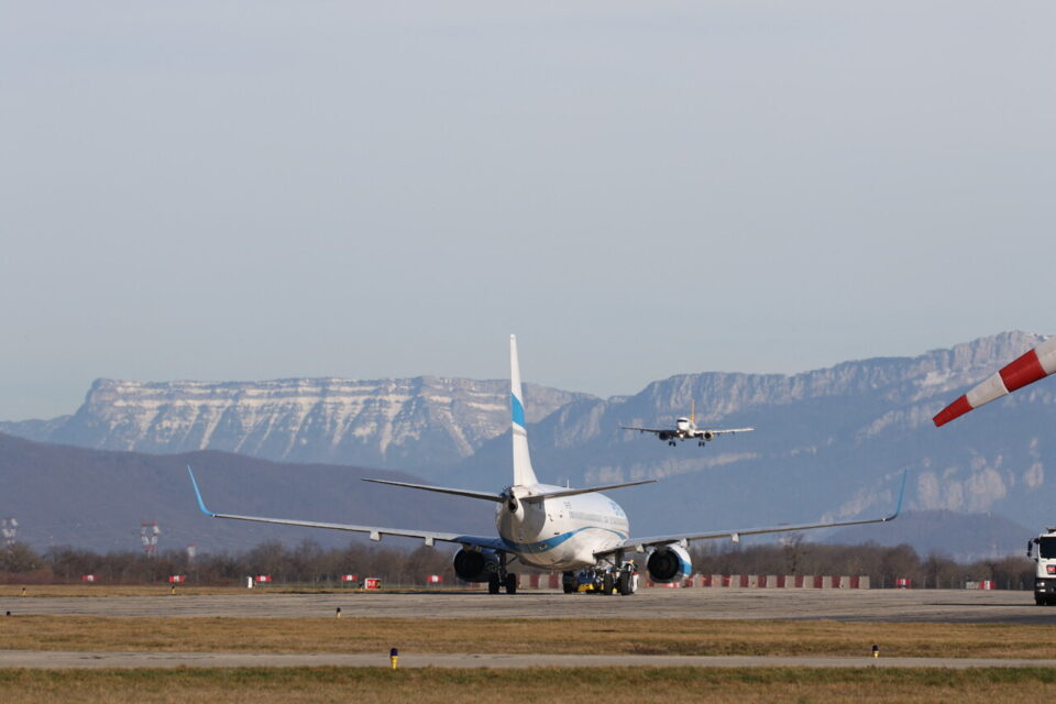 L'aéroport Grenoble Alpes Isère est l'un des trois aéroports alpins français, avec ceux de Chambéry et de Lyon Saint-Exupéry.