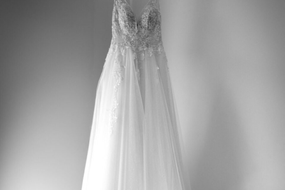 La robe de mariée d'Aurore se trouvait dans la housse, chez la mauvaise personne.