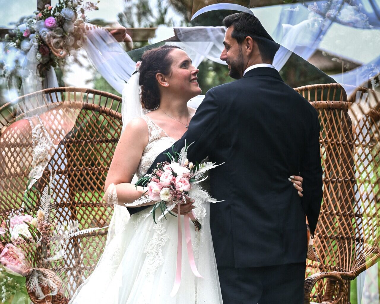 après deux mois de quête, elle retrouve sa robe de mariée échangée au pressing