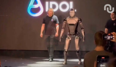 Ce robot russe qui s'écroule pour sa première démo devrait alerter l'Europe plutôt que de la faire ricaner