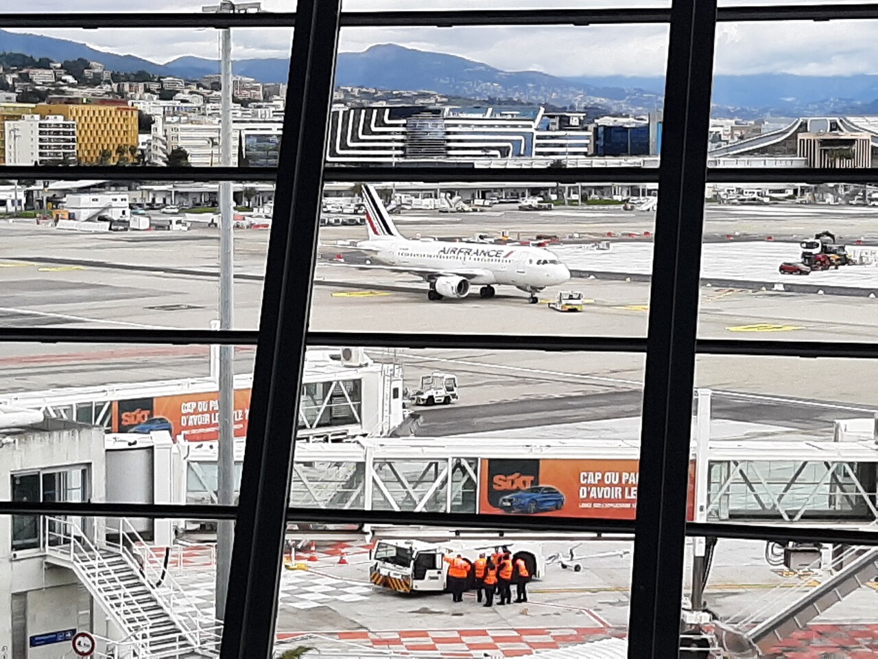 Retards et annulations, l'aéroport de Nice parmi les pires élèves en 2025 : des chiffres accablants