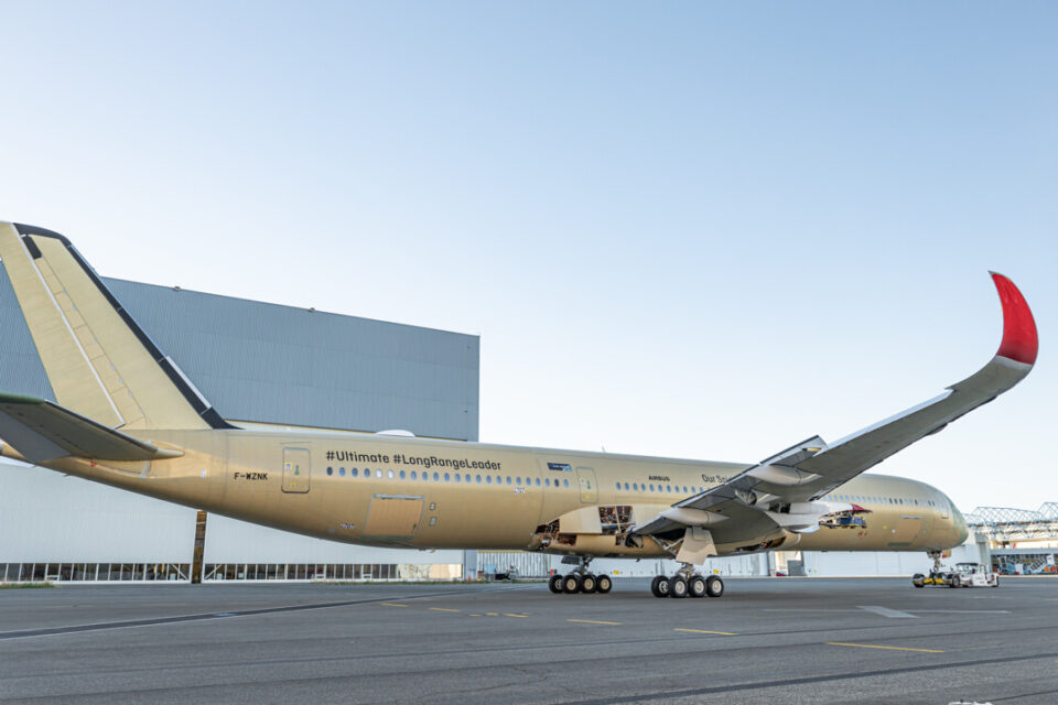 Pour assurer de telles performances, cet A350 inédit disposera de 238 sièges, contre 300 généralement sur ce type d'avions