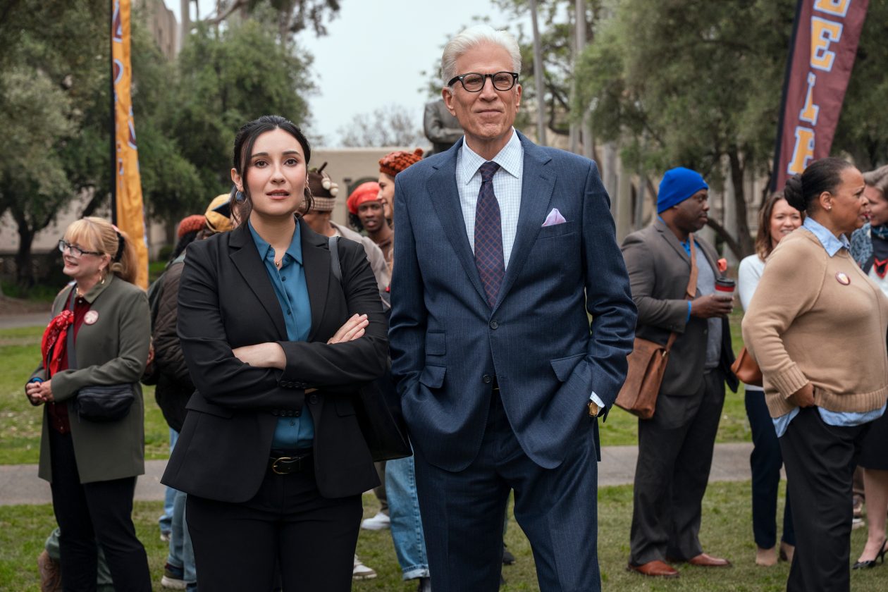 Lilah Richcreek Estrada et Ted Danson dans Espion à l'ancienne saison 2