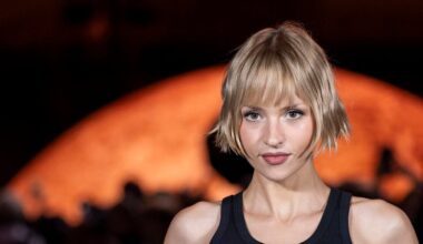 Angèle : la chanteuse aperçue sur un tapis rouge avec une star américaine, internet s’enflamme