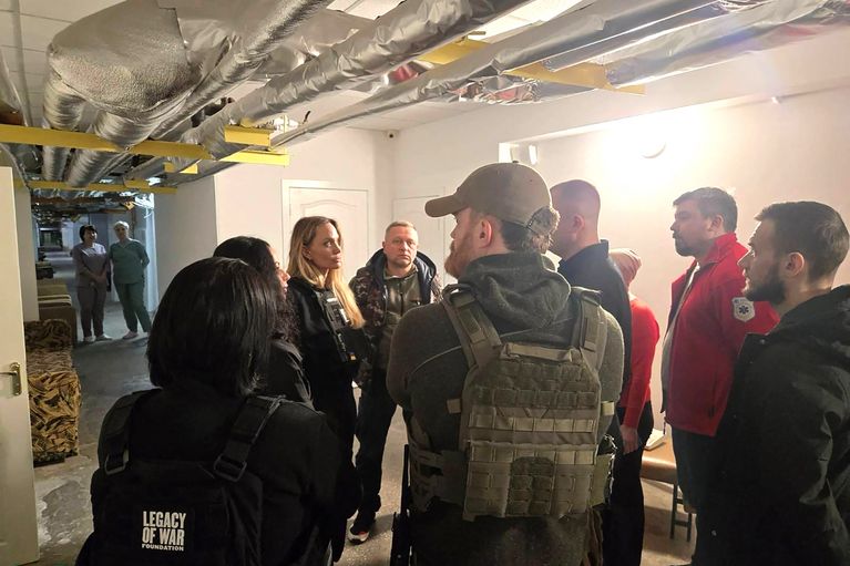 Angelina Jolie à Kherson, le 5 novembre 2025. - AFP