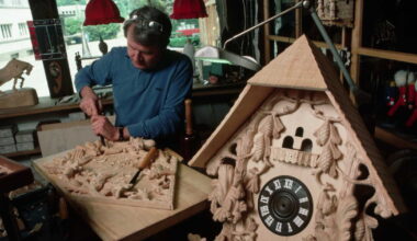 Au coeur de la Forêt-Noire, en Allemagne, l'incroyable renaissance des horloges à coucou