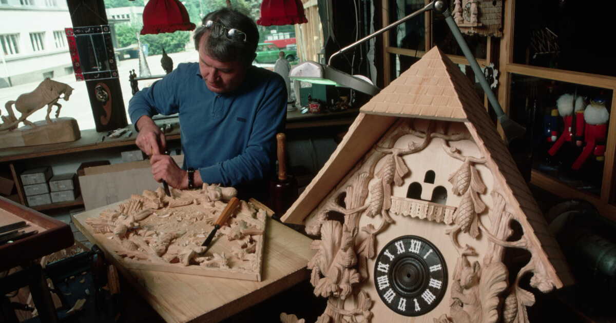 Au coeur de la Forêt-Noire, en Allemagne, l'incroyable renaissance des horloges à coucou