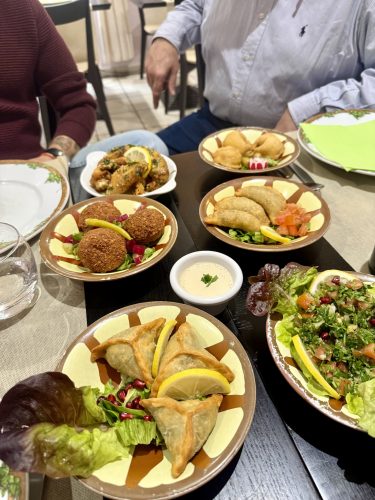 au petit mezzéAu petit Mezzé falafels plats à partagerIMG_6448