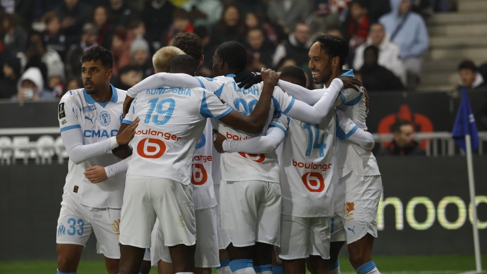 les Olympiens écrasent les Aiglons et prennent la tête de la Ligue 1