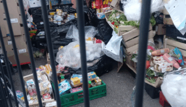 Lyon. Ce supermarché Auchan forcé de jeter des tonnes d'aliments, voici pourquoi