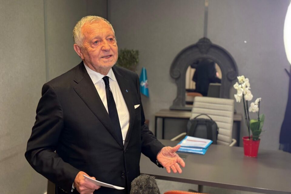 Jean-Michel Aulas, candidat aux élections municipales 2026 à Lyon, est donné favori par les sondages.
