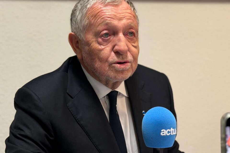 Jean-Michel Aulas, candidat aux élections municipales 2026 à Lyon, est donné favori par les sondages.