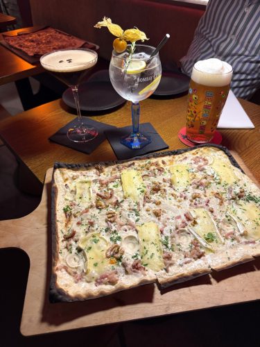 Austerlitz square garden bar tarte flambée burgerIMG_5978