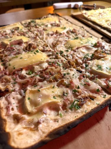 Austerlitz square garden bar tarte flambée burgerIMG_5987