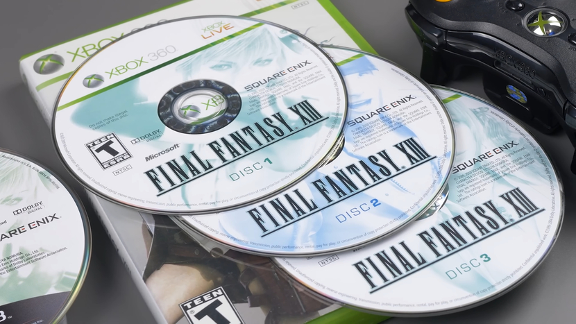 Hommage involontaire au temps de la PSone : Final Fantasy XIII sur Xbox 360 tenait sur 3 DVD. Surtout, malgré tout le vacarme que l'annonce de sa sortie sur la console de Microsoft a engendré, il fait partie de ces jeux qui se sont nettement mieux vendus sur PS3, même aux États-Unis. (Crédits Photo : Digital Foundry)