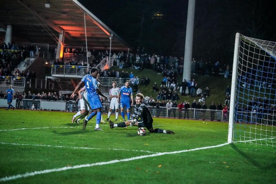 L'occasion de Diakité sortie par Lecanu.