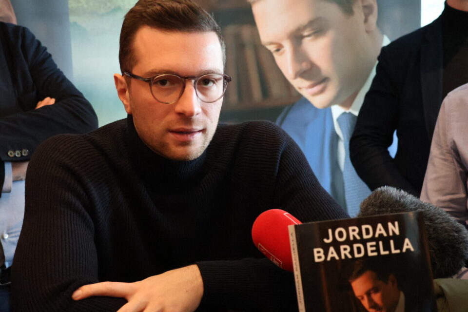 Arrivé vers 14h à l'hôtel Oceania, chaussée du Sillon, Jordan Bardella doit dédicacer son livre jusqu'à 19h, avant de quitter Saint-Malo pour rejoindre Paris par le TGV.