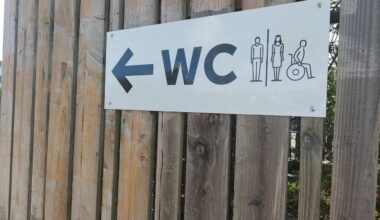 Dans le Nord, les salariés d'un verger devaient prendre leur voiture pour... aller aux WC !