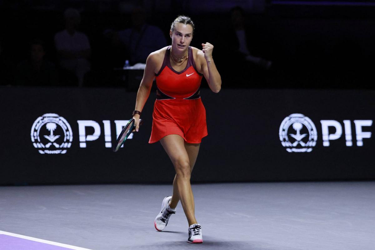 Aryna Sabalenka déroule face à Jasmine Paolini pour son entrée en lice dans les WTA Finals