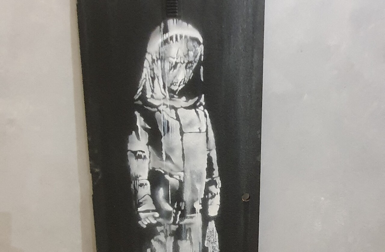 l'ex-propriétaire du Bataclan ne veut pas rendre "la petite fille triste" de Banksy