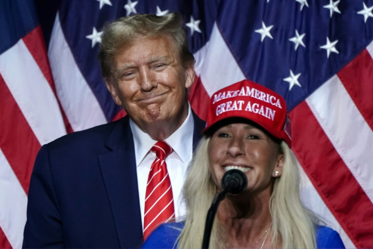 La parlementaire américaine Marjorie Taylor Greene (D) et le président Donald Trump, le 22 novembre 2025 à Rome, dans l'Etat américain de Géorgie ( AFP / Elijah Nouvelage )