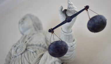 Accusé par Holnest de diffamation, Rue89Lyon devant la justice