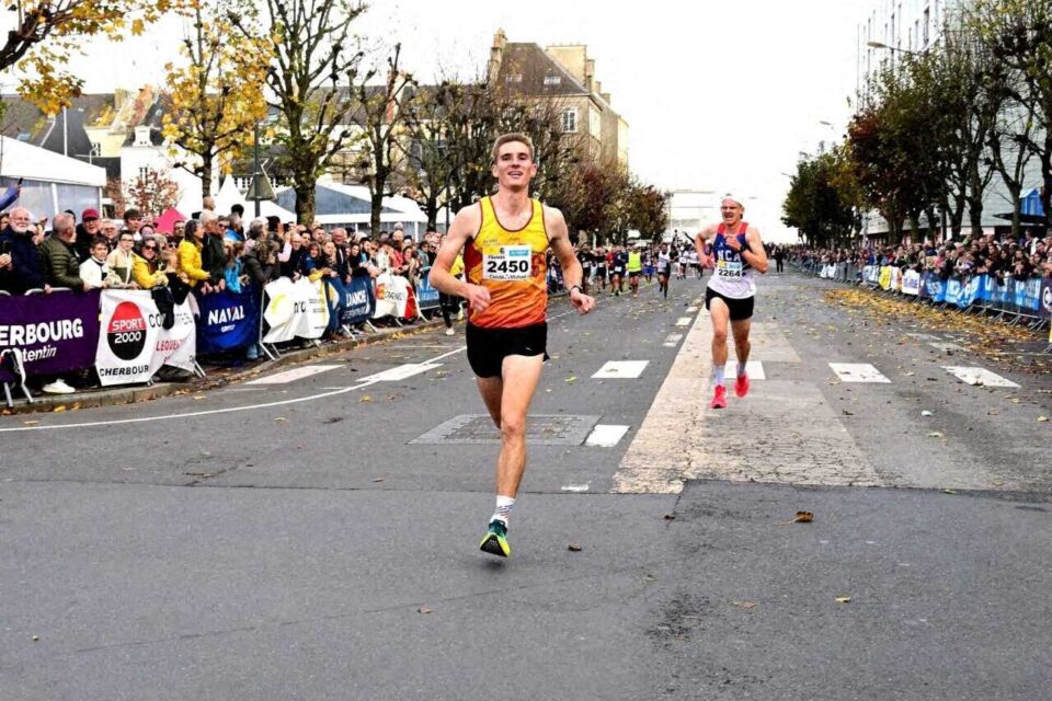 Julien Marie remporte les 6 km du Cotentin pour la 4e année consécutive ! Il devance au sprint Pierre Émile !