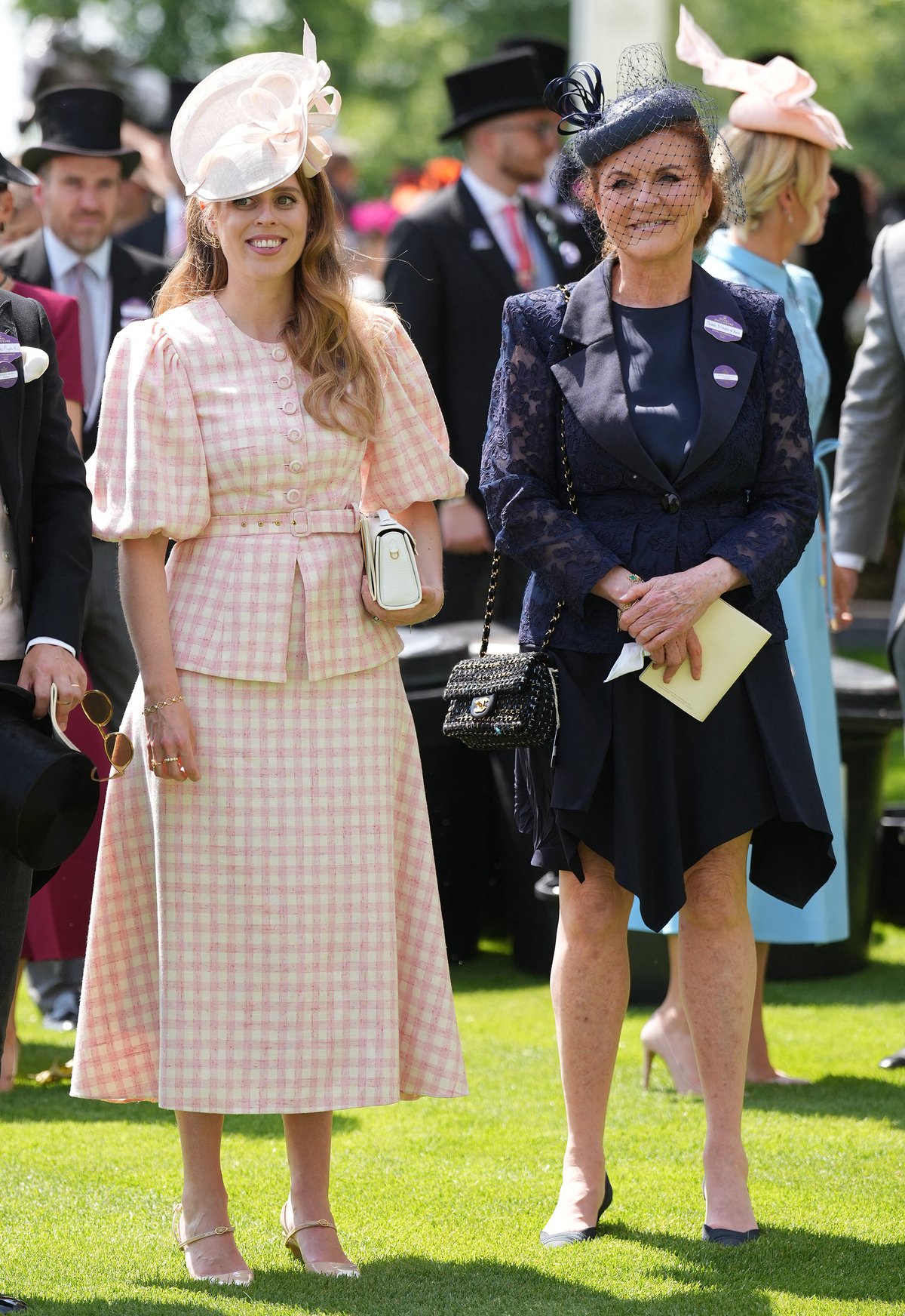 Beatrice d'York et Sarah Ferguson lors du premier jour des courses hippiques Royal Ascot 2025.