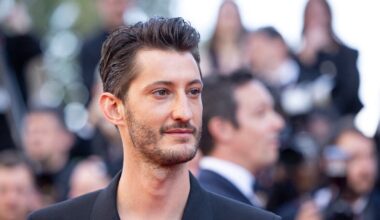 "Poussé...", la gêne s'est invitée entre l'acteur ...