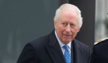 Charles III : son message sans détour à Beatrice et Eugenie, dans la tourmente à cause de leur père Andrew