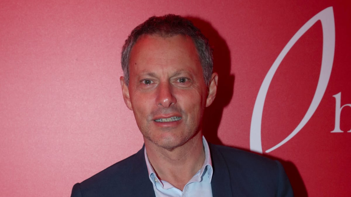 "On lui toucherait les seins…" : Marc-Olivier Fogiel avoue sa grande gêne face à Orlando, frère de Dalida