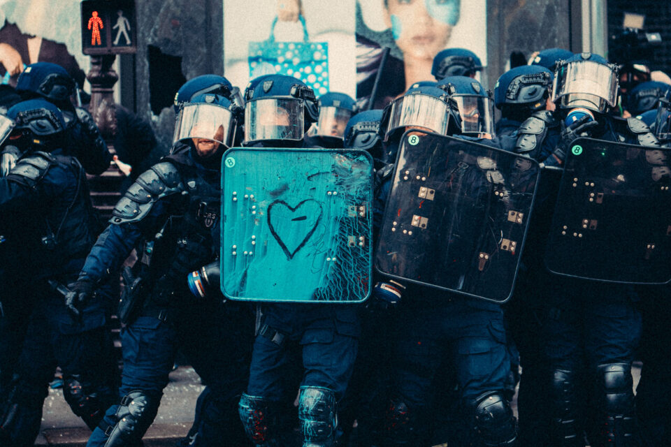 En manif, Boby a aussi un sacré regard. 