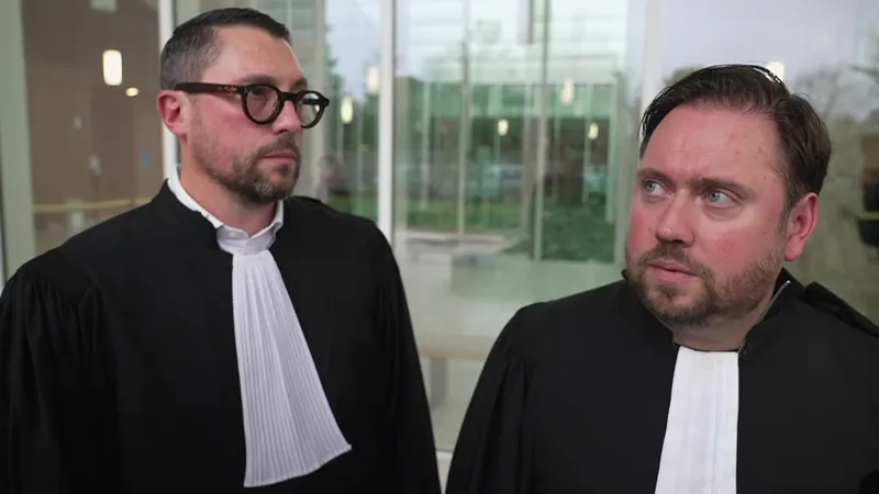 Me Large et Me Font défendent Yannick Reverdy.