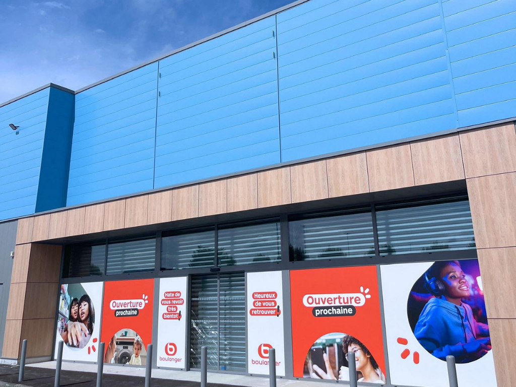 Deux ans après l'incendie, ce magasin Boulanger rouvre ses portes près de Nantes