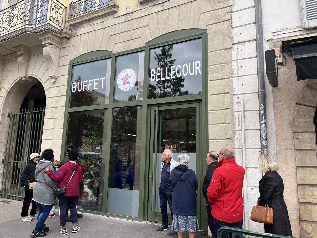 Lyon. Ce nouveau buffet à volonté ouvert 7j/7 sur la place Bellecour cartonne déjà