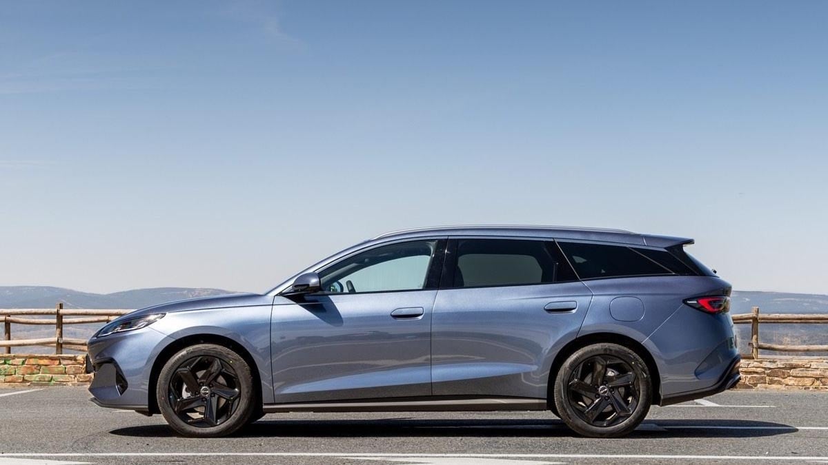 BYD Seal 6 Touring vue de profil, break hybride rechargeable avec jantes aérodynamiques