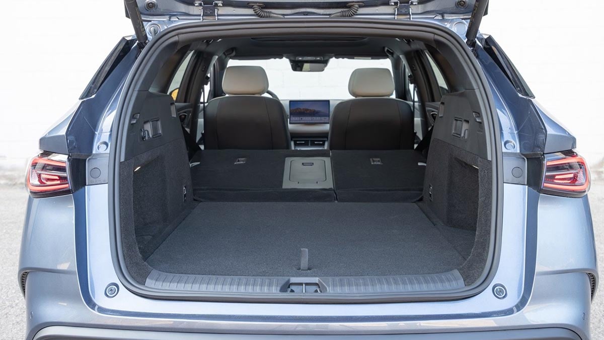 Coffre de la BYD Seal 6 Touring ouvert, break familial avec seuil bas