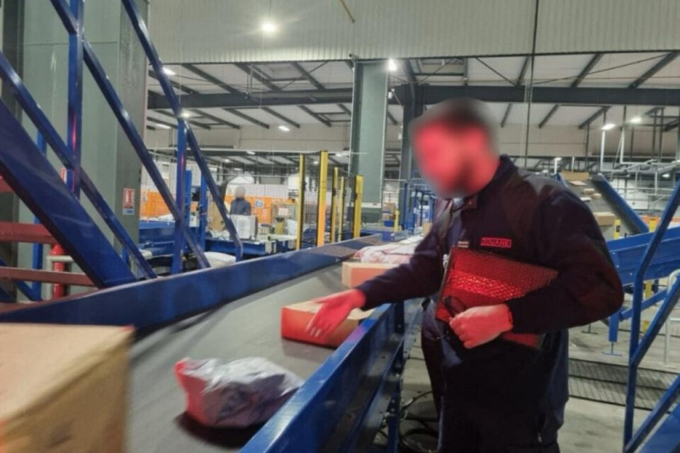 77 colis ont été retirés de la livraison lors de l'opération de contrôle.