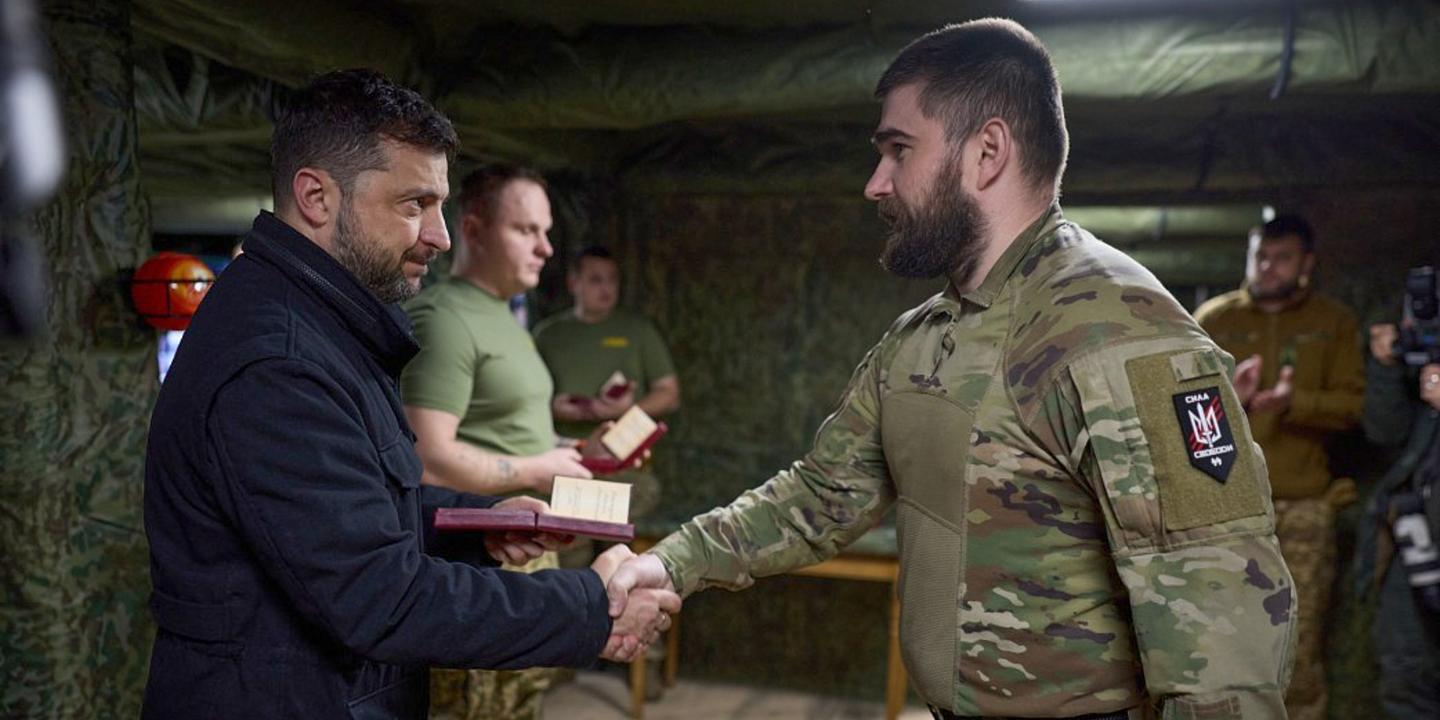 Volodymyr Zelensky a annoncé des financements pour les brigades engagées « dans les combats les plus acharnés »